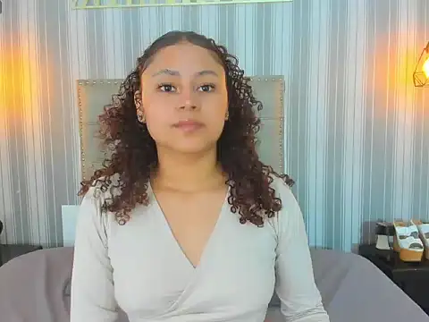 Sofiapassionne online show from March 6, 1:39 pm