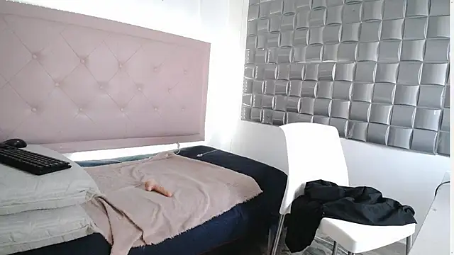 Dulce  Lovee online show from October 7, 11:55 am