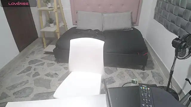 Dulce  Lovee online show from December 1, 10:21 pm