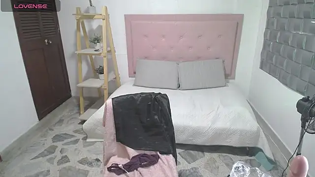 Dulce  Lovee online show from November 25, 1:00 pm