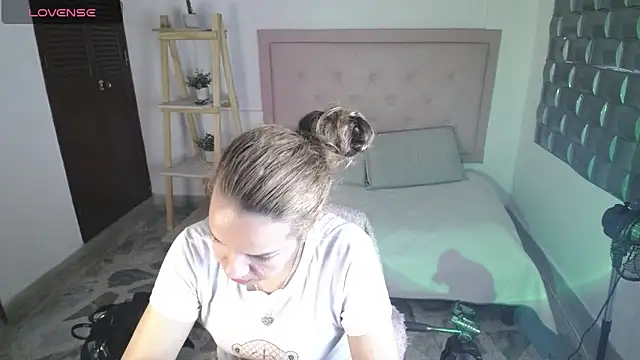 Dulce  Lovee online show from November 22, 10:19 pm