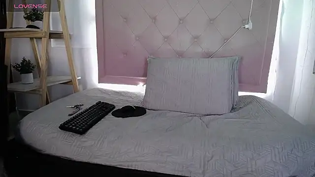 Dulce  Lovee online show from January 17, 9:40 pm