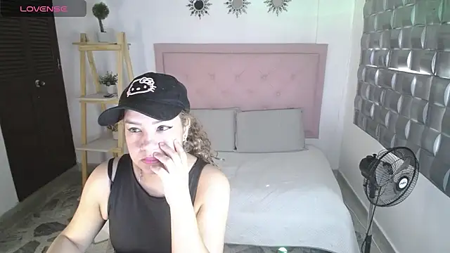 Dulce  Lovee online show from November 14, 2:10 pm