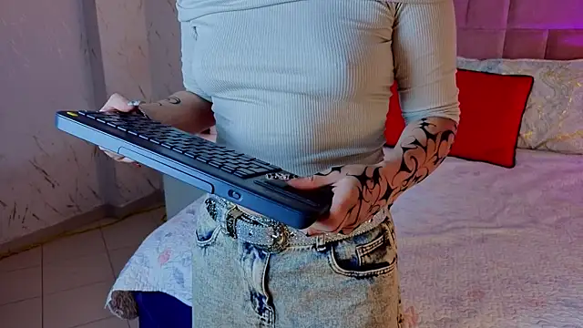 RobinBennett online show from April 4, 1:39 pm