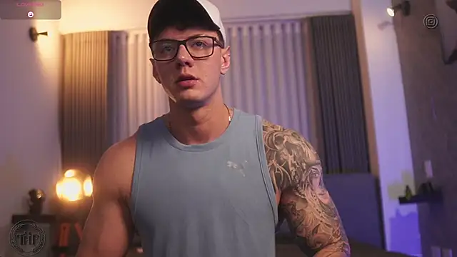 Thomas Falcon online show from October 25, 2:11 am