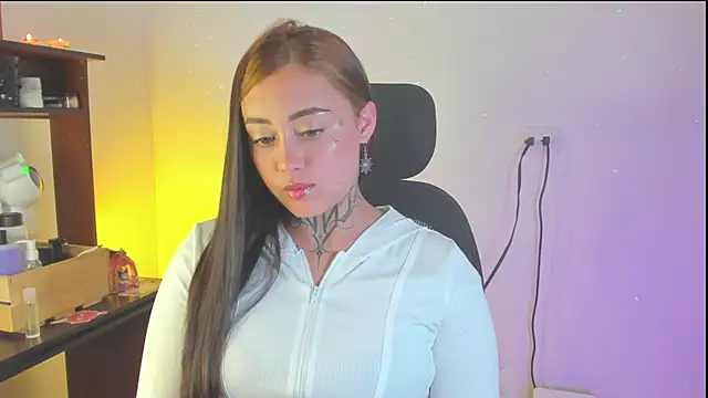 Snapshot of SofiaBermudez chatting on November 5, 12:58 am SofiaBermudez online show from November 5, 12:58 am