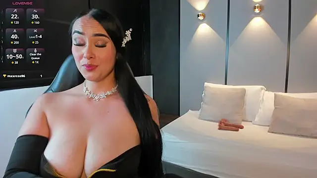 Snapshot of ashly_moonn chatting on December 5, 12:15 pm ashly moonn online show from December 5, 12:15 pm