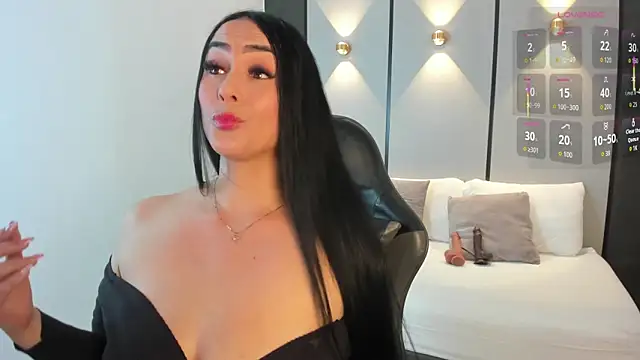 Snapshot of ashly_moonn chatting on June 10, 12:39 pm ashly moonn online show from June 10, 12:39 pm