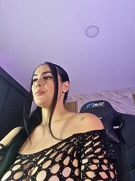 Snapshot of ashly_moonn chatting on October 27, 6:53 pm ashly moonn online show from October 27, 6:53 pm