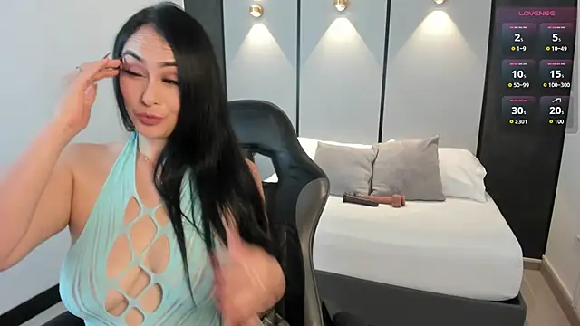 Snapshot of ashly_moonn chatting on July 21, 12:28 pm ashly moonn online show from July 21, 12:28 pm