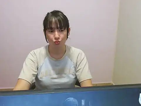 Snapshot of butterflyfree1 chatting on September 19, 4:38 am butterflyfree1 online show from September 19, 4:38 am