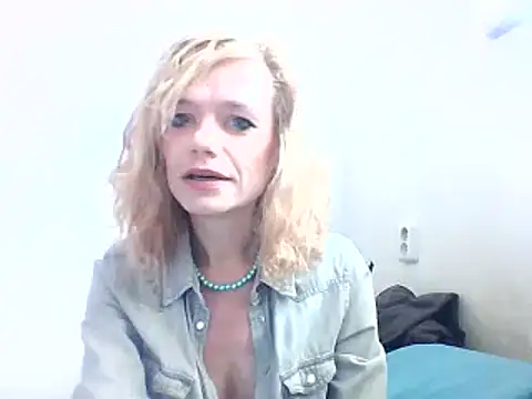 Snapshot of Czech_slut_whore-wife chatting on September 20, 9:14 am Czech slut whore-wife online show from September 20, 9:14 am