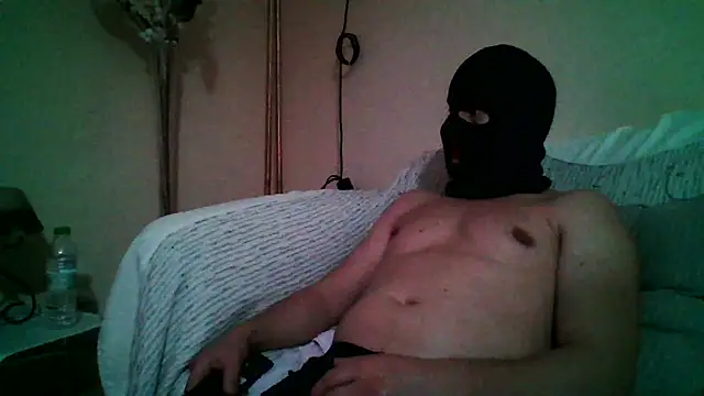 Snapshot of toofabb123 chatting on March 1, 12:10 am toofabb123 online show from March 1, 12:10 am