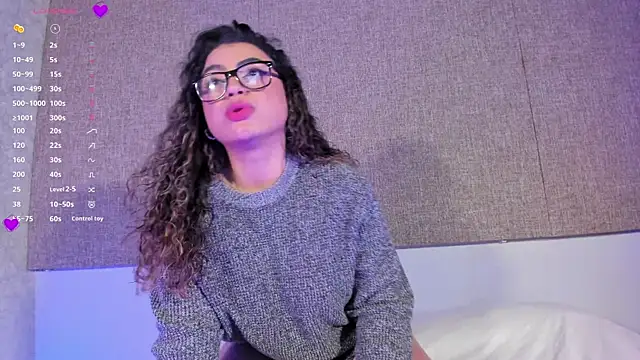 Snapshot of Salomeferreira_ chatting on October 10, 4:52 pm Salomeferreira online show from October 10, 4:52 pm