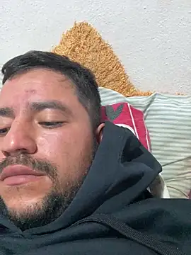 Snapshot of aalvaro98 chatting on February 4, 8:37 pm aalvaro98 online show from February 4, 8:37 pm