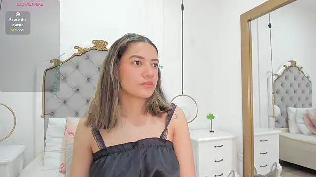 Skylerwhite02 online show from March 17, 3:42 am