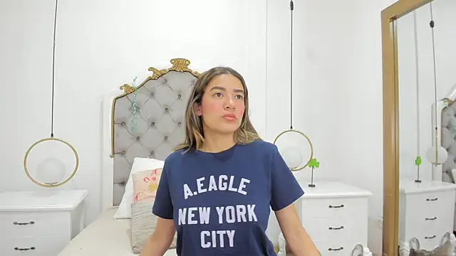 Skylerwhite02 online show from March 18, 3:42 am