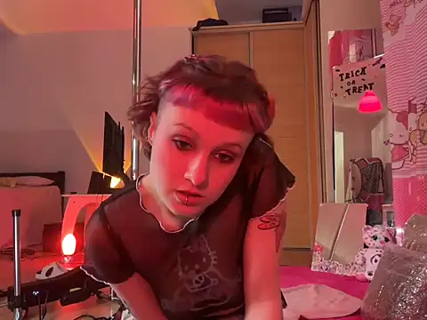 Snapshot of MystiqueRoxy chatting on November 2, 12:15 am MystiqueRoxy online show from November 2, 12:15 am