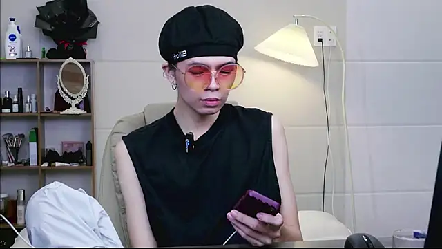 Snapshot of Ozzy_boy86 chatting on September 10, 3:05 am Ozzy boy86 online show from September 10, 3:05 am