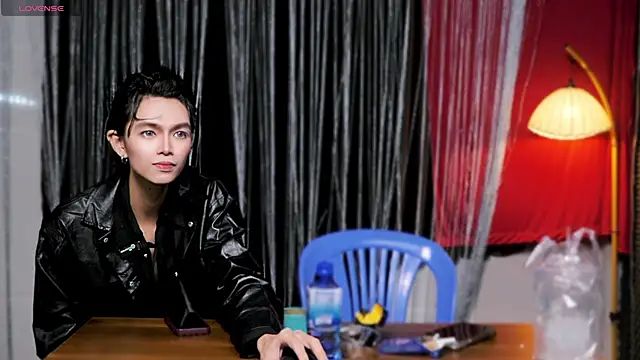 Snapshot of Ozzy_boy86 chatting on October 18, 8:11 pm Ozzy boy86 online show from October 18, 8:11 pm