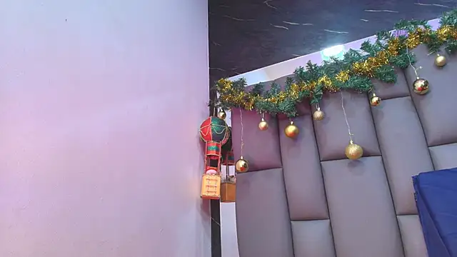 Snapshot of kissme_luna chatting on December 15, 7:09 pm kissme luna online show from December 15, 7:09 pm