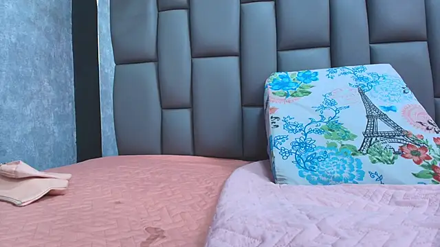 kissme luna online show from September 18, 7:50 pm