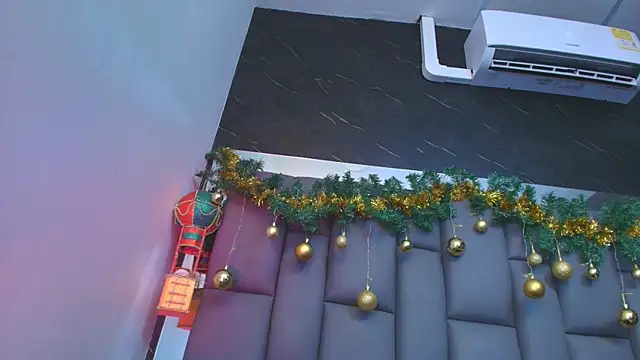 Snapshot of kissme_luna chatting on December 17, 7:08 pm kissme luna online show from December 17, 7:08 pm