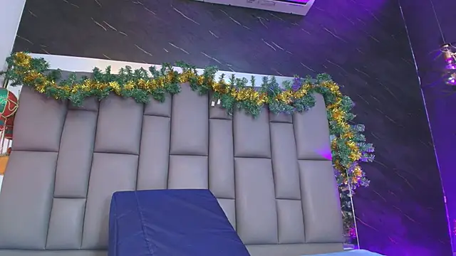 Snapshot of kissme_luna chatting on December 5, 7:01 pm kissme luna online show from December 5, 7:01 pm