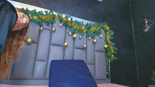 Snapshot of kissme_luna chatting on December 18, 7:07 pm kissme luna online show from December 18, 7:07 pm