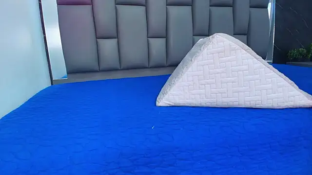 Snapshot of kissme_luna chatting on February 28, 7:02 pm kissme luna online show from February 28, 7:02 pm