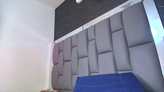 Snapshot of kissme_luna chatting on February 12, 7:02 pm kissme luna online show from February 12, 7:02 pm