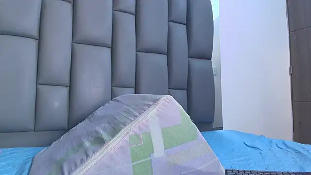 Snapshot of kissme_luna chatting on January 10, 7:09 pm kissme luna online show from January 10, 7:09 pm