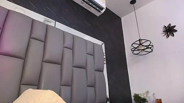 Snapshot of kissme_luna chatting on February 14, 7:03 pm kissme luna online show from February 14, 7:03 pm