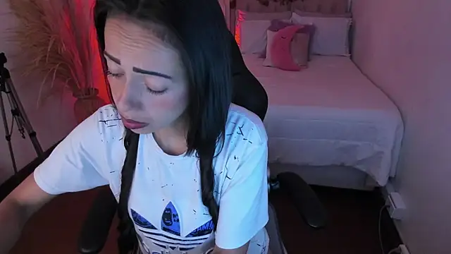 Snapshot of Mariam_Lopez__ chatting on November 23, 2:32 am Mariam Lopez online show from November 23, 2:32 am