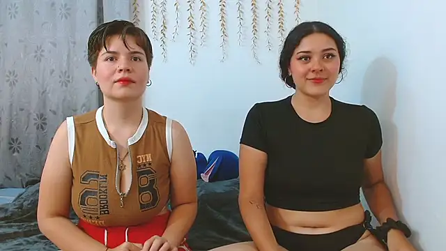 Snapshot of AmbarAndValery chatting on September 18, 2:58 am AmbarAndValery online show from September 18, 2:58 am