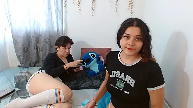 Snapshot of AmbarAndValery chatting on November 23, 8:30 pm AmbarAndValery online show from November 23, 8:30 pm