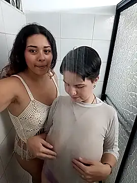 Snapshot of AmbarAndValery chatting on September 17, 3:52 am AmbarAndValery online show from September 17, 3:52 am