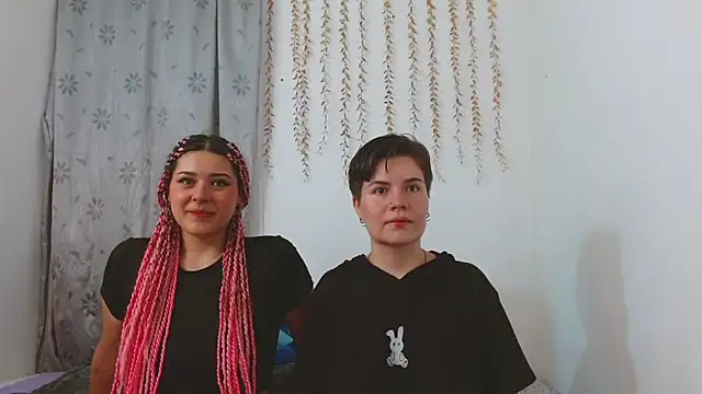 Snapshot of AmbarAndValery chatting on September 13, 3:50 am AmbarAndValery online show from September 13, 3:50 am