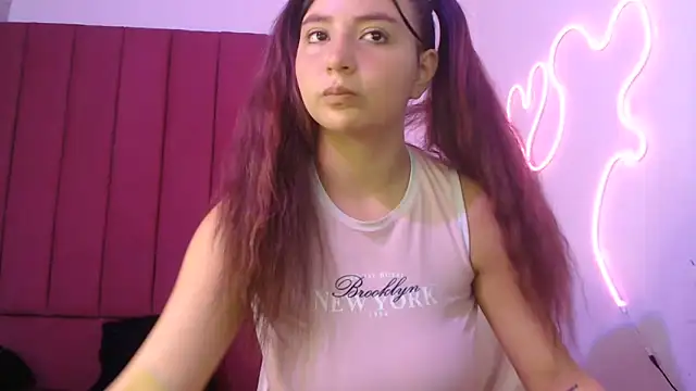 Snapshot of Mia2xsmith chatting on June 14, 8:43 pm Mia2xsmith online show from June 14, 8:43 pm