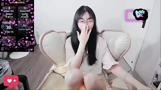 baby-yaya20 online show from April 3, 11:11 pm