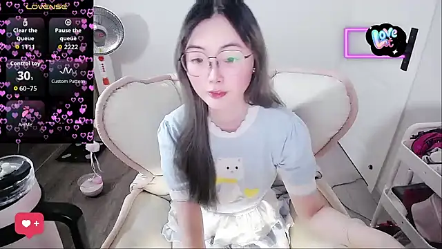 baby-yaya20 online show from March 19, 11:10 am