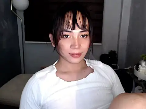thatxslut deia online show from February 3, 5:40 pm