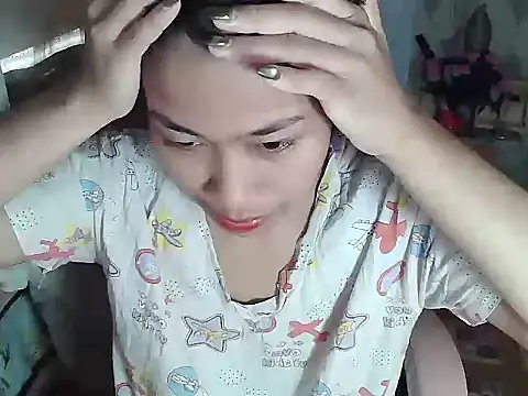 Snapshot of Sweet_Asian25 chatting on October 21, 10:42 pm Sweet Asian25 online show from October 21, 10:42 pm