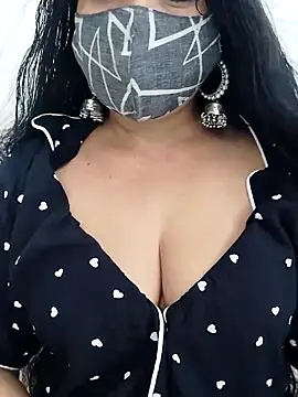 Snapshot of Girl_071 chatting on September 28, 10:00 am Girl 071 online show from September 28, 10:00 am