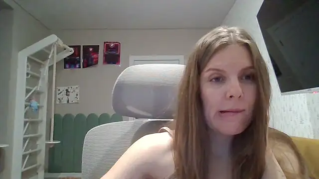 Snapshot of Zolira chatting on June 14, 6:53 pm Zolira online show from June 14, 6:53 pm