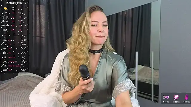 Snapshot of Hloya_Mei chatting on October 23, 2:32 am Hloya Mei online show from October 23, 2:32 am