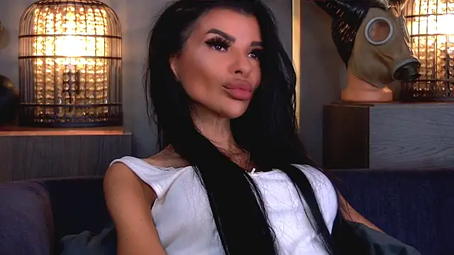 Snapshot of EleniaDevons chatting on June 18, 11:15 am EleniaDevons online show from June 18, 11:15 am