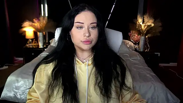 Snapshot of SerahMirabeli chatting on November 14, 8:12 pm SerahMirabeli online show from November 14, 8:12 pm