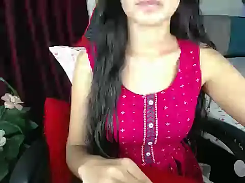 Snapshot of LOVE_BEAUTYY chatting on October 19, 4:04 am LOVE BEAUTYY online show from October 19, 4:04 am