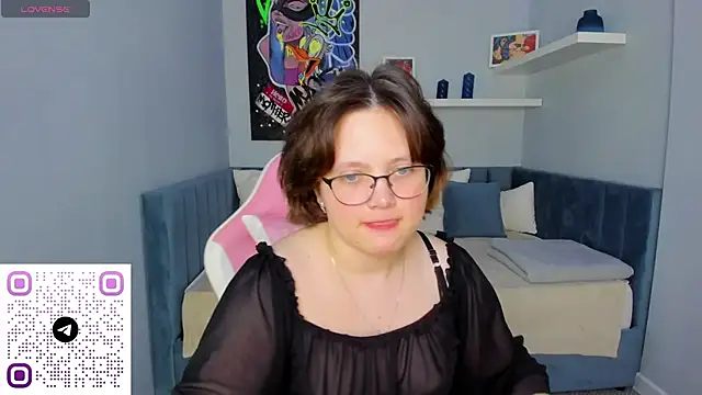 Snapshot of Mila__Cutee chatting on October 19, 1:30 am Mila Cutee online show from October 19, 1:30 am